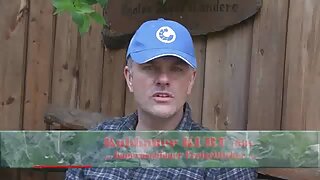 Seksuali blondinė joja ant juodo penio