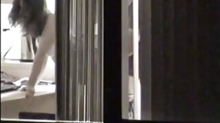 MILF su dideliais natūraliais papais pakliuvo ir apkrauna veidą