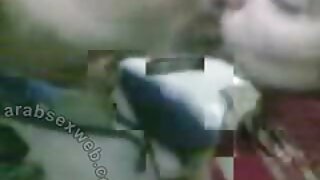 Tobulos formos blondinė dulkina su dilde