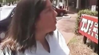 Rūkanti karšta brunetė internetinės kameros solo šou